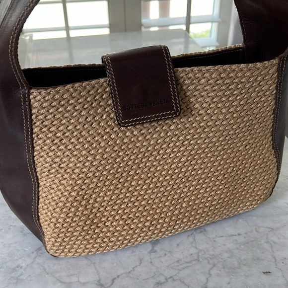 RARE Bottega Veneta Leather and Woven Jute Handbag, Authentic. European chic!! - Picture 3 of 11